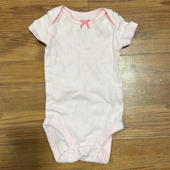 6 assorted bodysuits - Picture 7 of 7